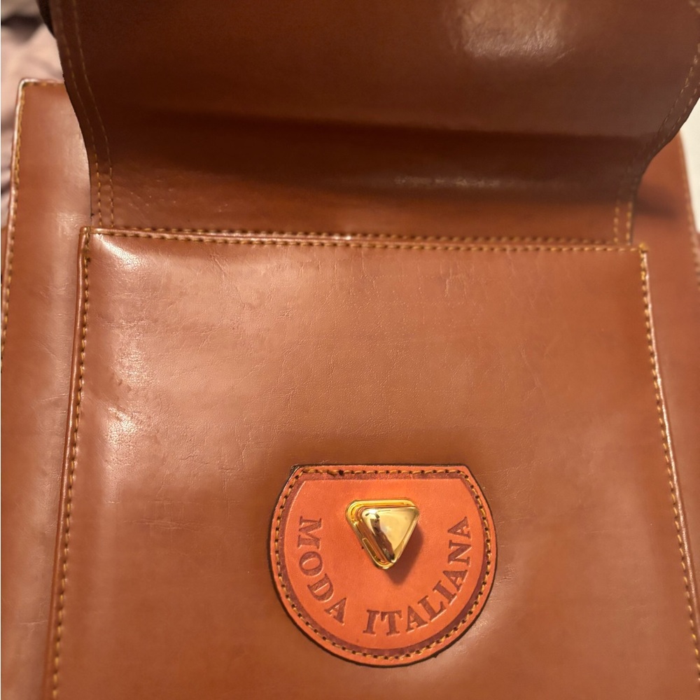 MODA ITALIANA CARMEL COLORED MESSENGER BAG - Picture 6 of 6